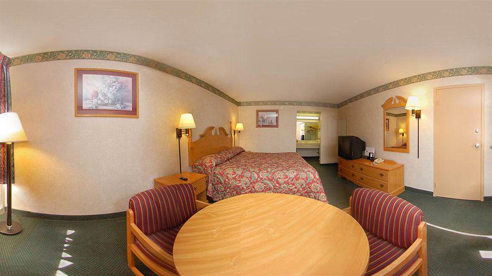 Red Roof Inn & Suites Cave City Exterior photo