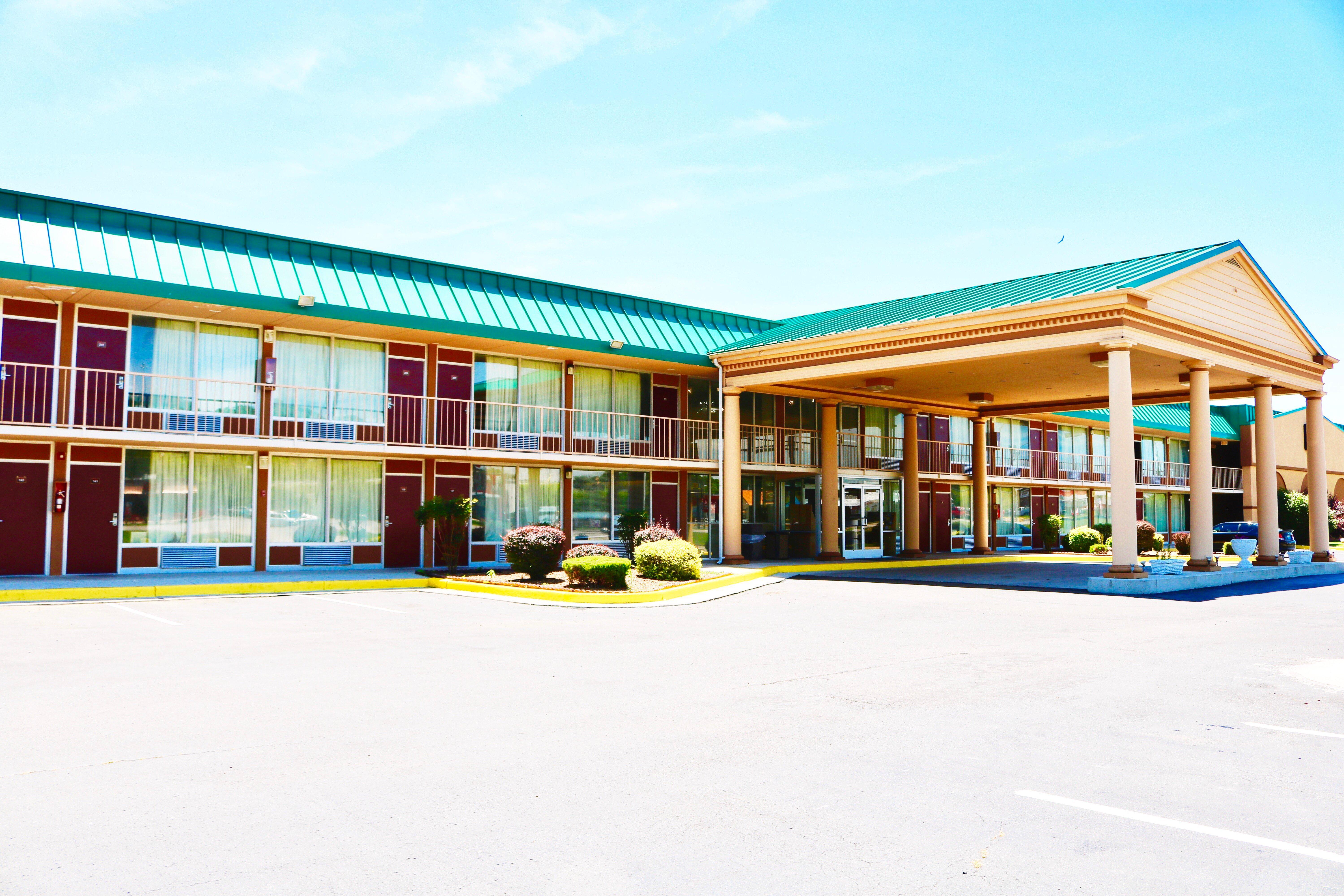 Red Roof Inn & Suites Cave City Exterior photo