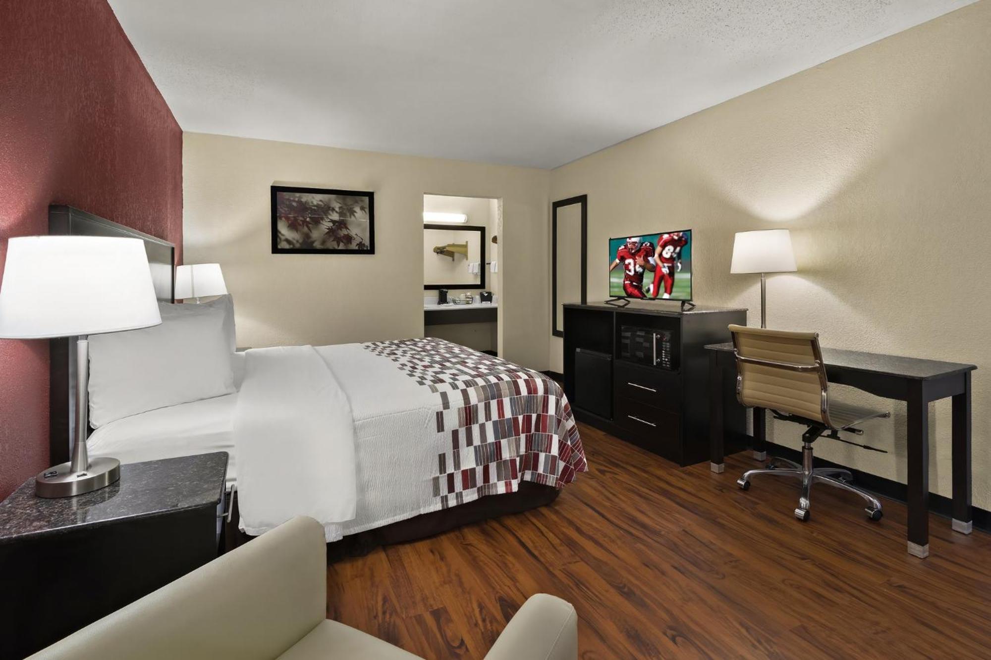 Red Roof Inn & Suites Cave City Exterior photo