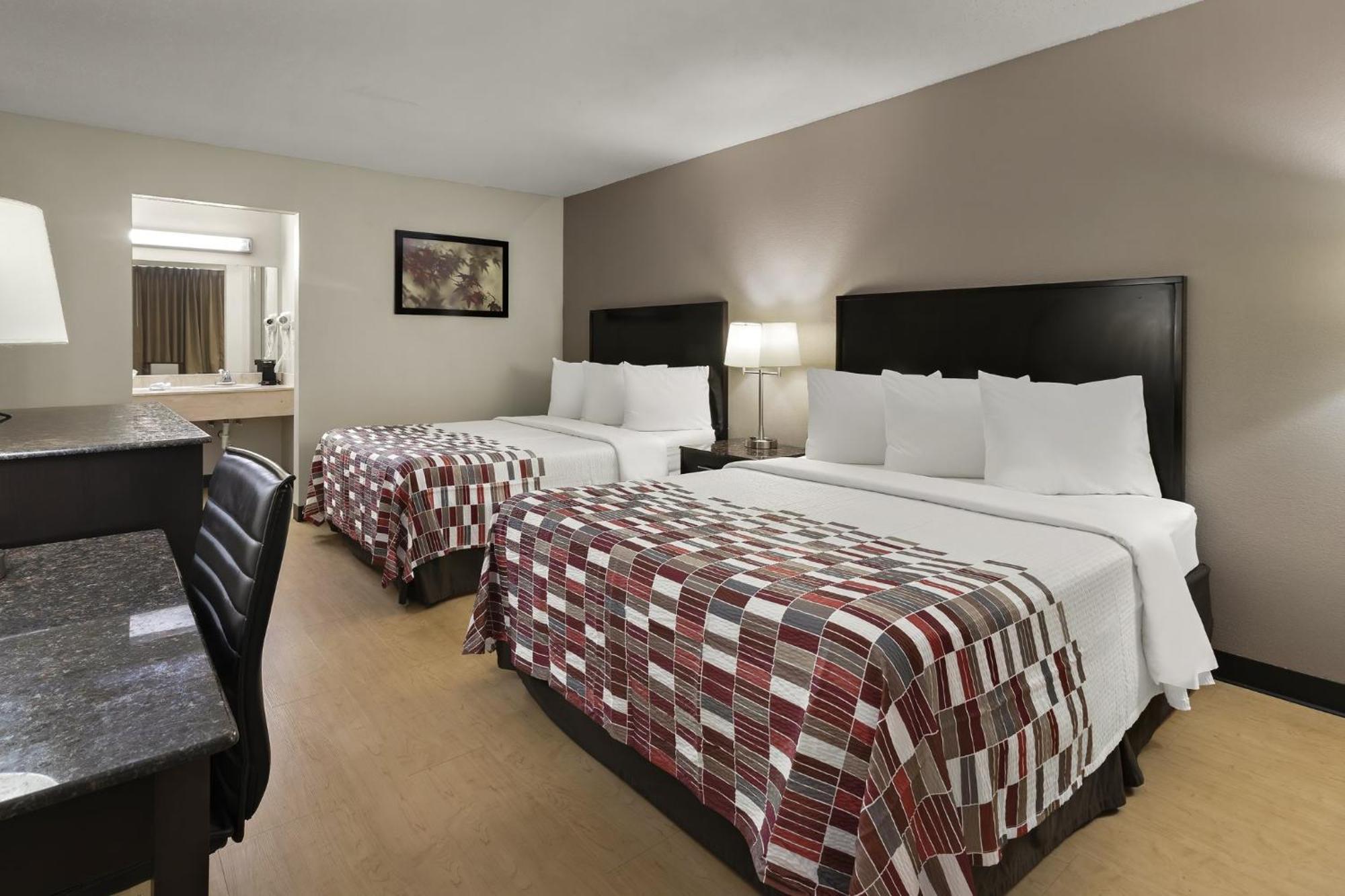 Red Roof Inn & Suites Cave City Exterior photo