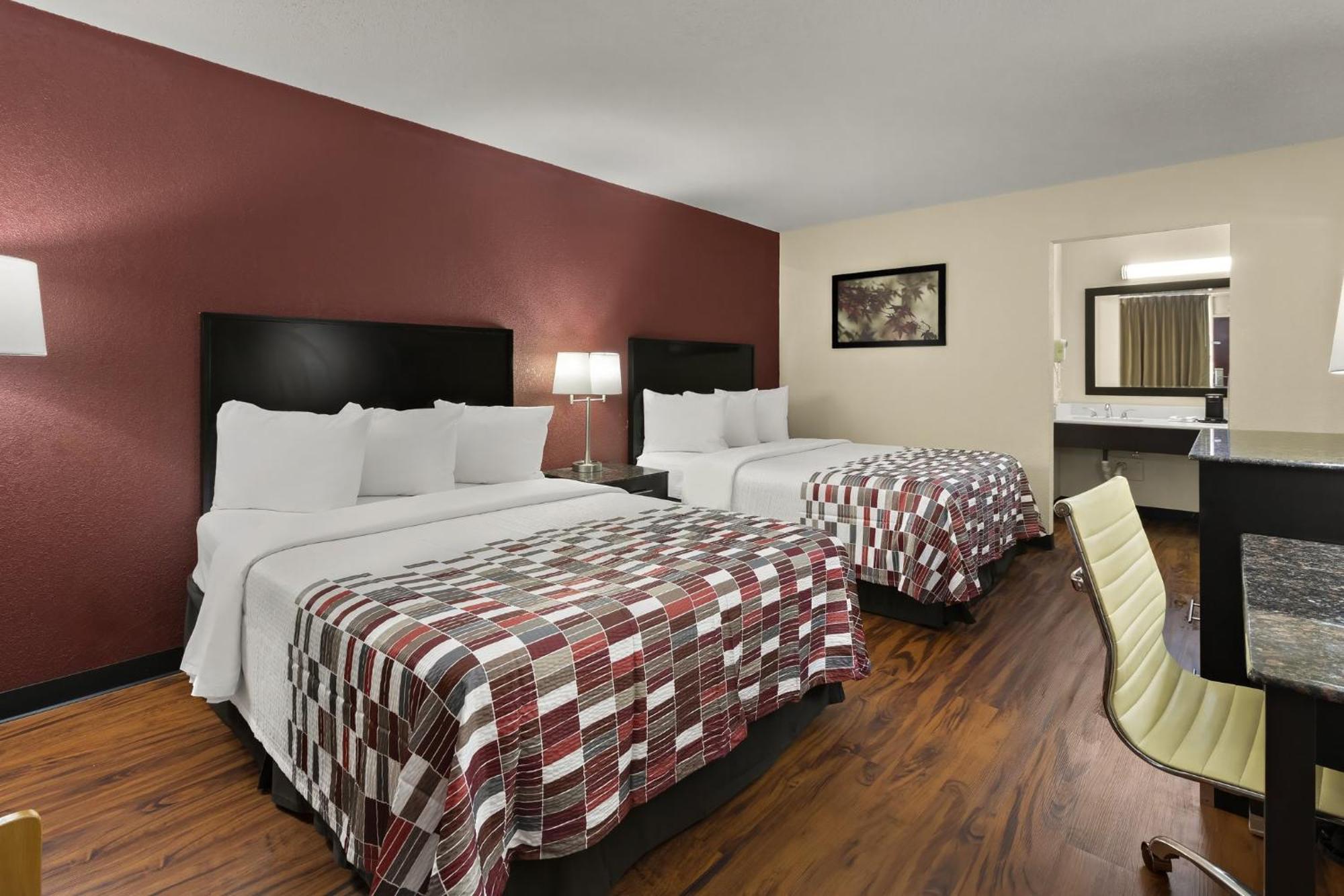 Red Roof Inn & Suites Cave City Exterior photo