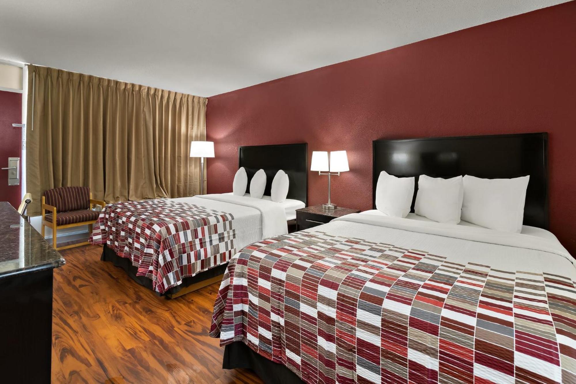 Red Roof Inn & Suites Cave City Exterior photo