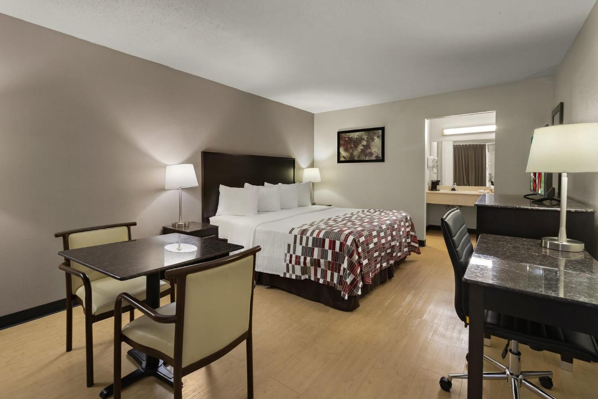 Red Roof Inn & Suites Cave City Exterior photo