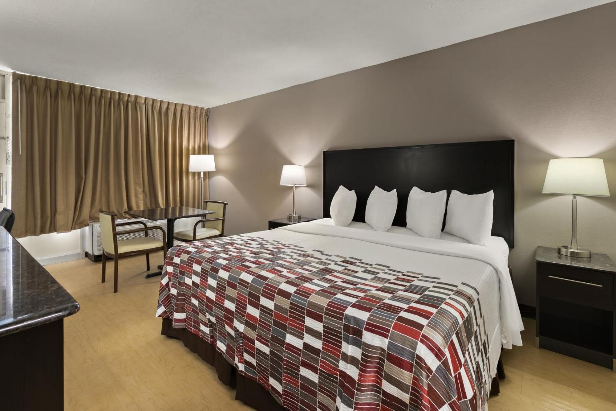 Red Roof Inn & Suites Cave City Exterior photo