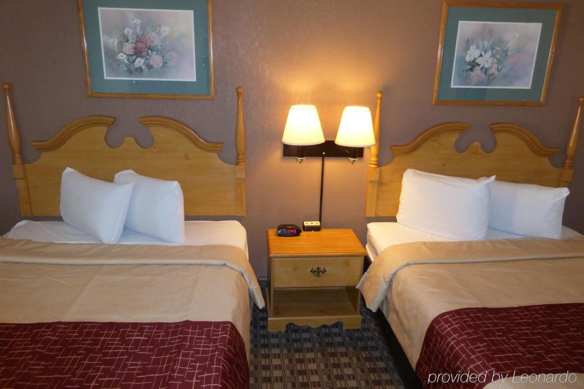 Red Roof Inn & Suites Cave City Exterior photo