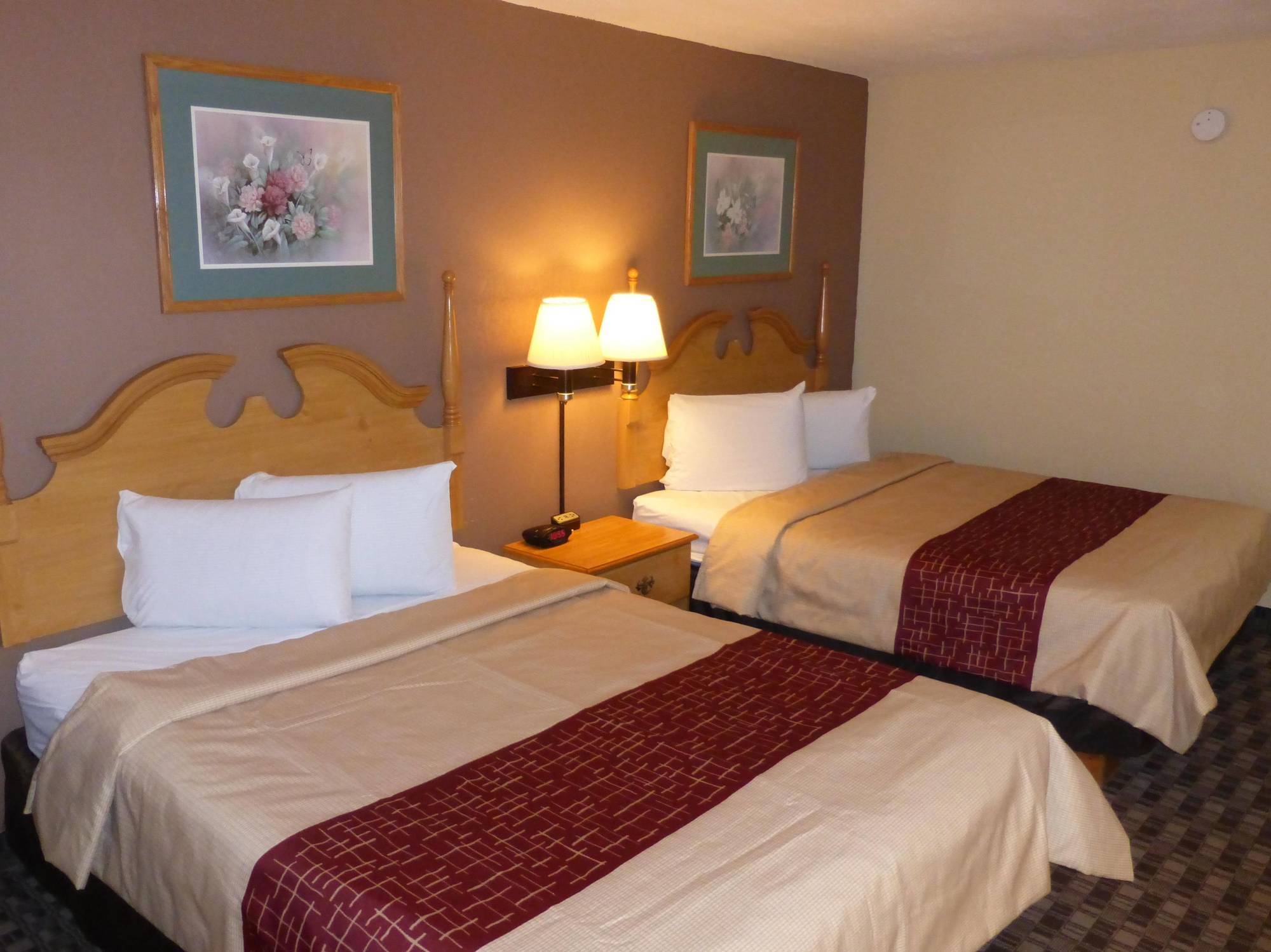Red Roof Inn & Suites Cave City Exterior photo