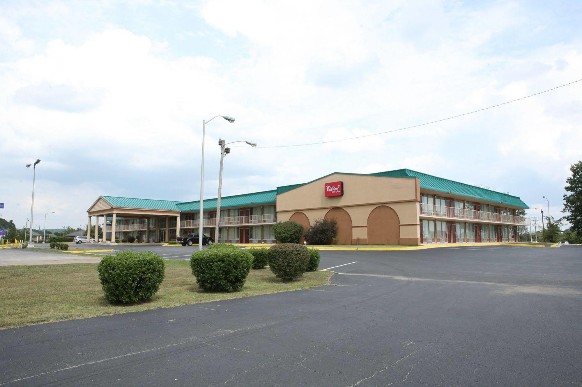Red Roof Inn & Suites Cave City Exterior photo